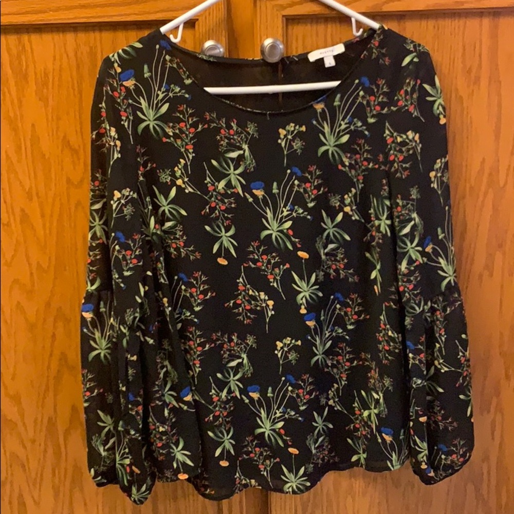 Stella & Dot Floral top